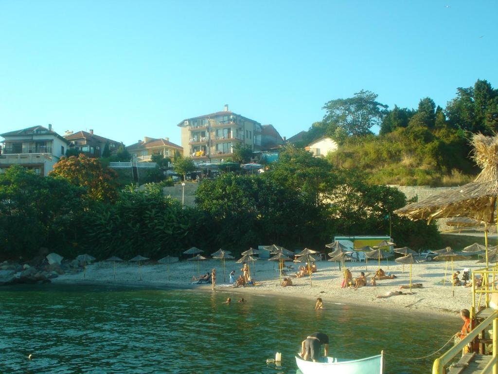 Guest House Ianis Paradise Nesebar Esterno foto